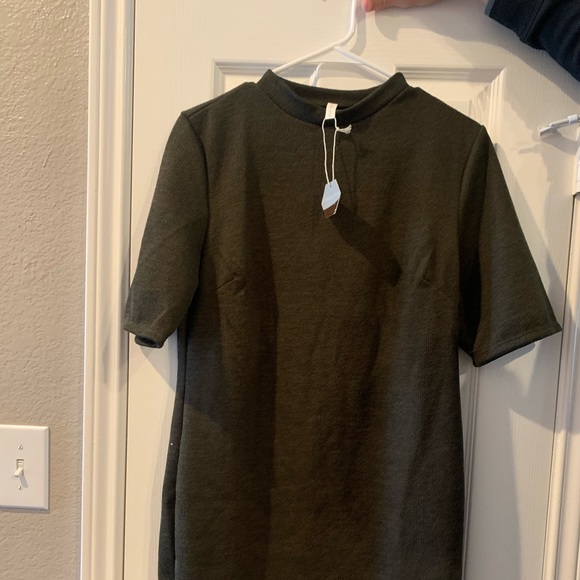 Olive green pinkblush maternity dress! - Picture 1 of 4